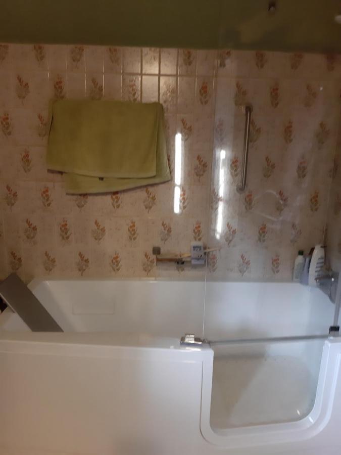 Chambres Chez Nanou Avec Petit Dejeuner Chimay Luaran gambar